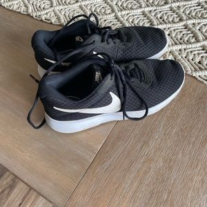 Nike sneakers size women’s 8